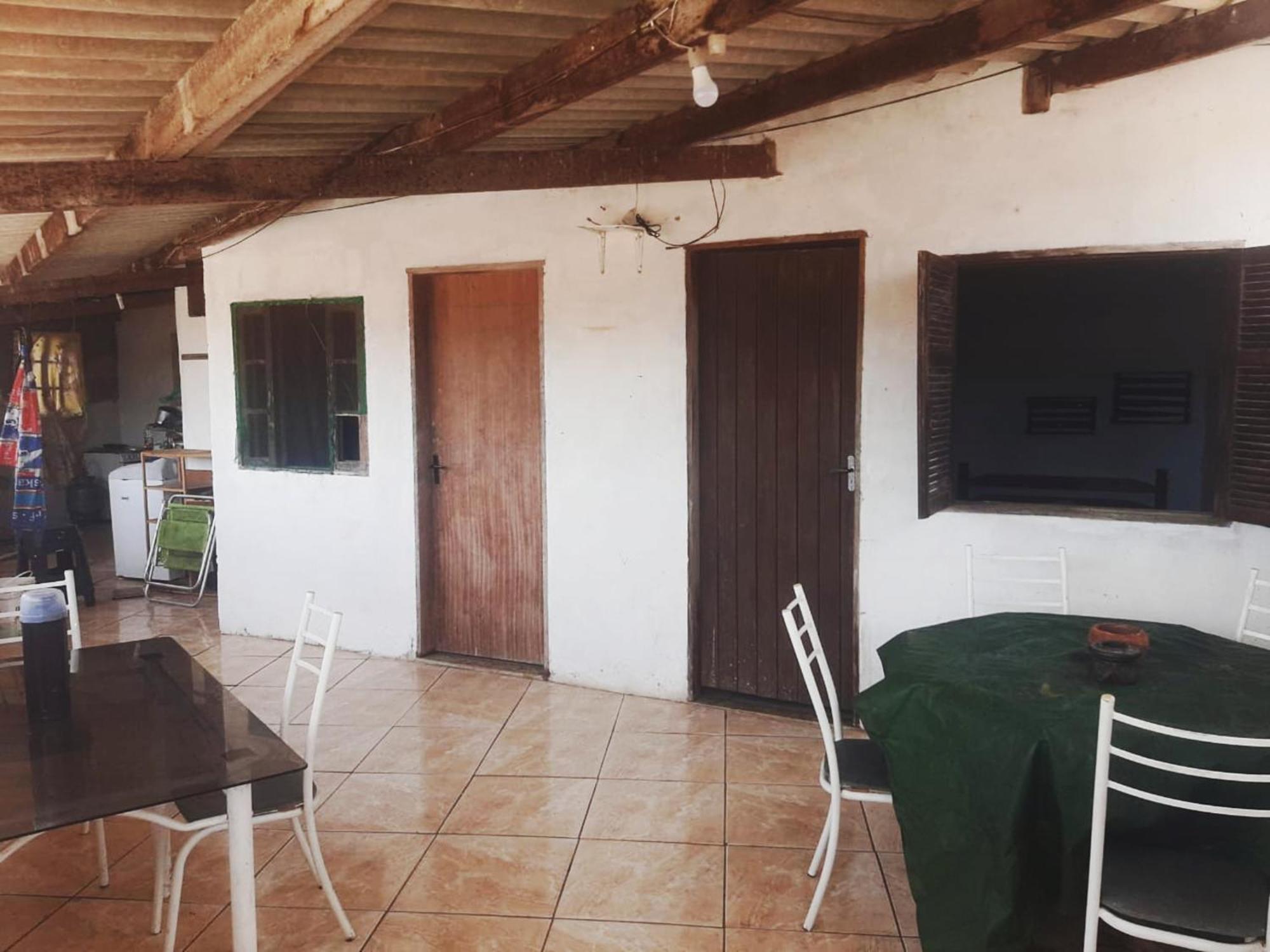 Favela House Hostel *